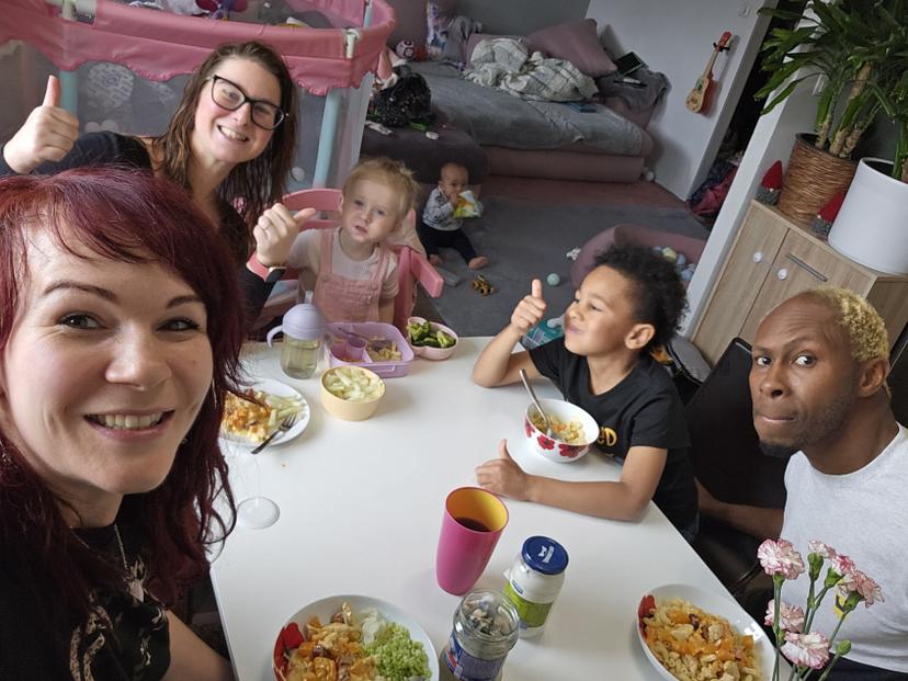 Patrik's sister and her family at dinner